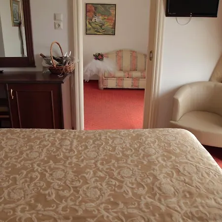 Hotel Santa Agía Triás