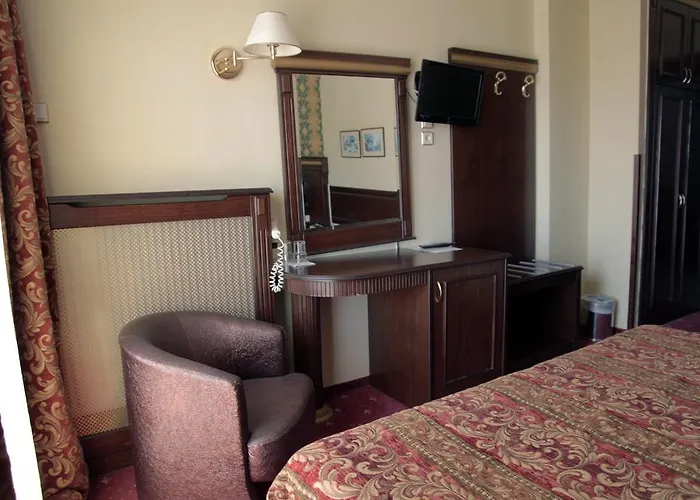 Hotel Santa Agía Triás